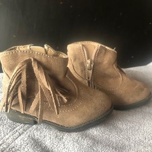 Brown country boots 4c